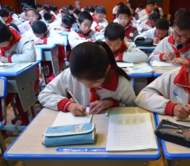 教师以敏锐的观察力捕捉解读于是敞开了一项名为声响档案馆