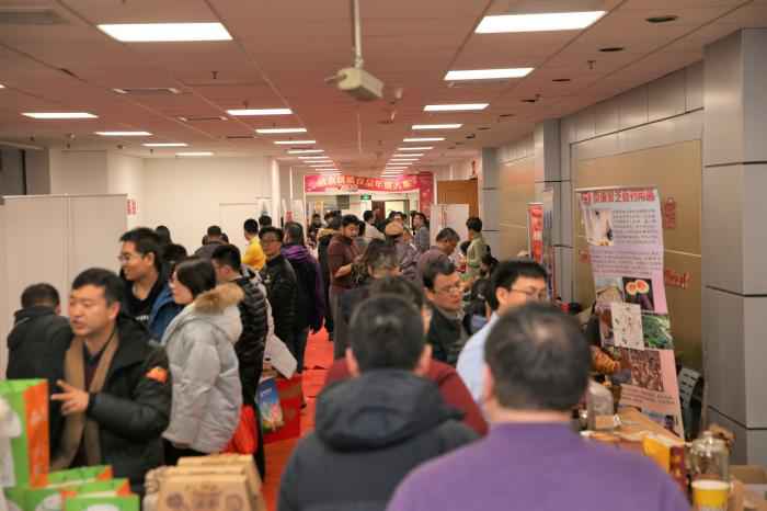 图为年货大集现场